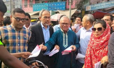 রাজধানীতে লিফলেট বিতরণ করেছে বিএনপি