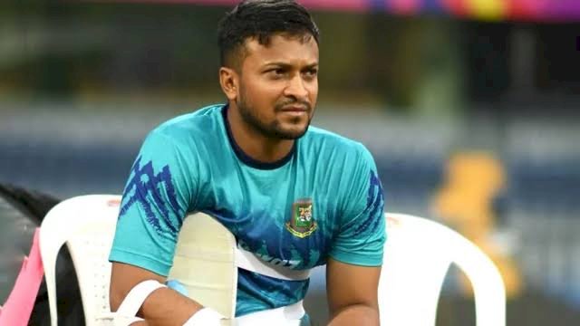 প্রায় পাঁচ বছর পর নবীর কাছে সিংহাসন হারালেন সাকিব