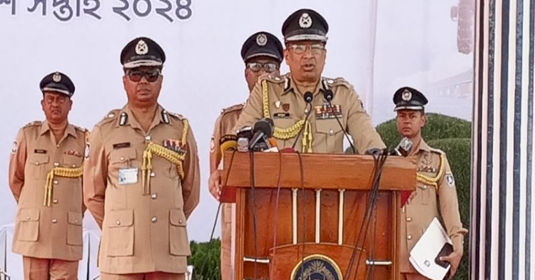 পুলিশ সদস্যের হাতে মাদক দেখলে চাকরি যাবে: আইজিপি