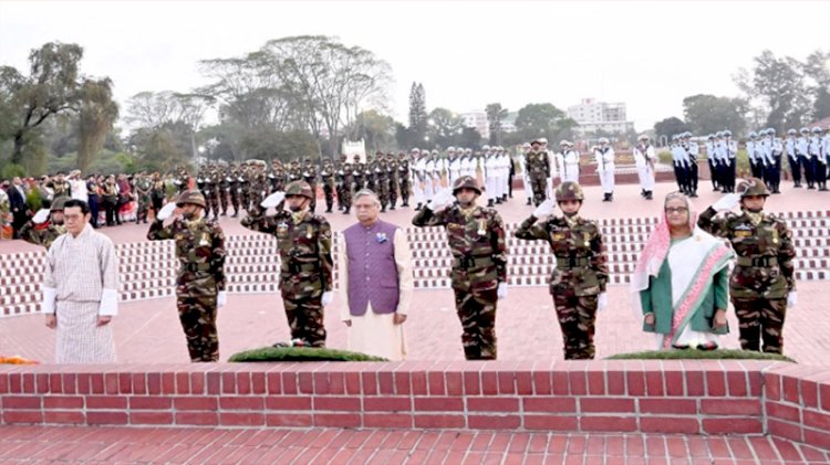 স্বাধীনতা দিবসে স্মৃতিসৌধে রাষ্ট্রপতি-প্রধানমন্ত্রীর শ্রদ্ধা