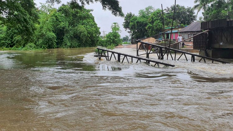 ফেনী-নোয়াখালী যাচ্ছে ২৫০ বোট: সমন্বয়ক নুসরাত
