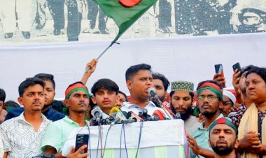 একপক্ষ যাওয়ার পর আরেকপক্ষ চাঁদাবাজি শুরু করেছে: হাসনাত আবদুল্লাহ