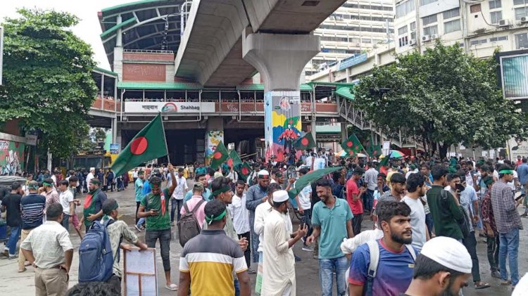 'অন্তর্বর্তী সরকার, জুলাই সনদ দরকার’ – স্লোগান দিয়ে শাহবাগ অবরোধ