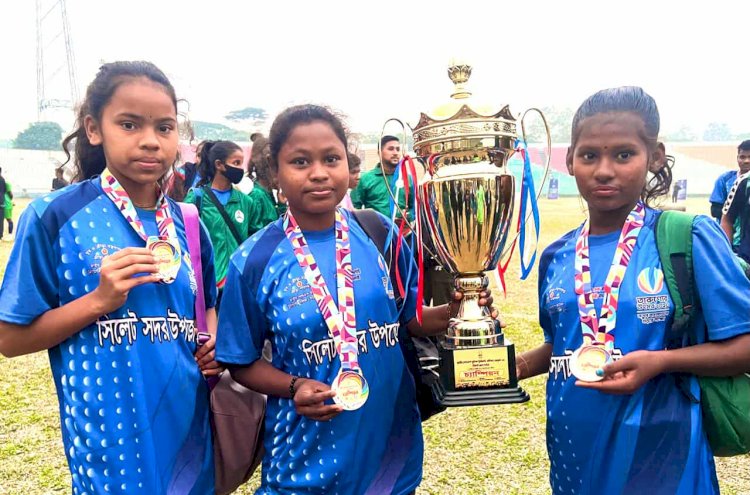 ফুটবল মাঠ মাতাচ্ছে চা শ্রমিক কন্যারা