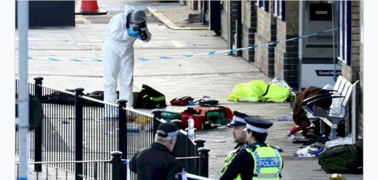 যুক্তরাজ্যে চলন্ত ট্রেনে ছুরিকাঘাতে আহত ১১