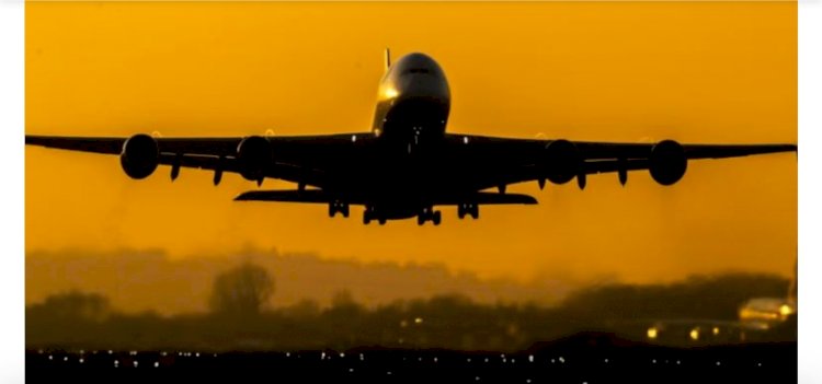 চলন্ত ফ্লাইটে তীব্র ঝাঁকুনিতে ভেঙে গেছে দু’জনের পা