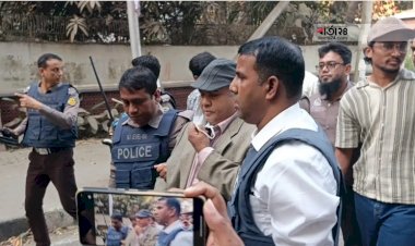 ধানমন্ডি-৩২ এ শ্রদ্ধা জানাতে আসা ঢাবি অধ্যাপক জামালসহ আটক ৫