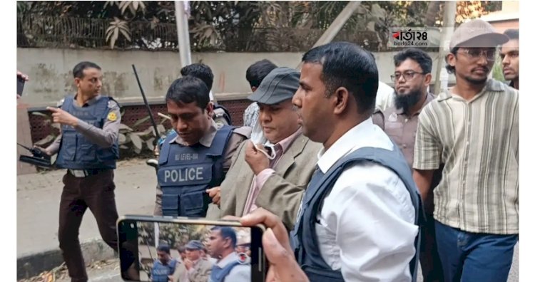 ধানমন্ডি-৩২ এ শ্রদ্ধা জানাতে আসা ঢাবি অধ্যাপক জামালসহ আটক ৫